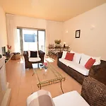 In With Stunning Sea Views アパート
