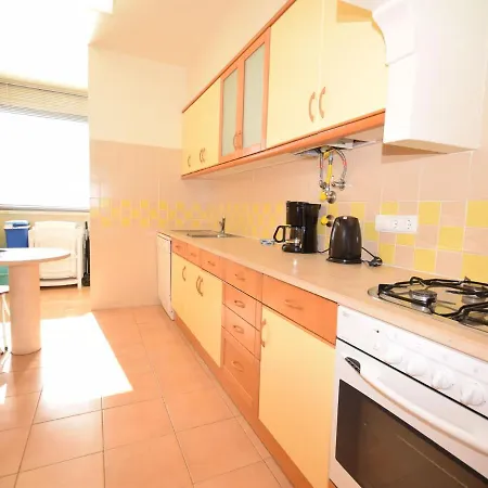 Elegant In 400 M From The Apartment *
