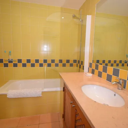 Elegant In 400 M From The Apartment *