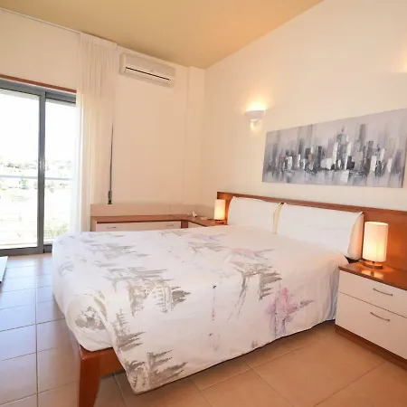 Apartment Elegant In 400 M From The